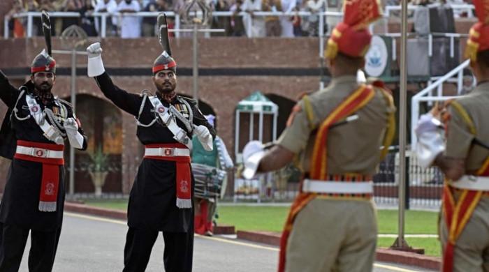No handshake at muted Pakistan-India border ceremony