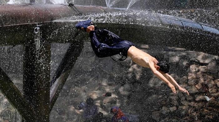 Heatwave grips Sindh, rain expected in early May