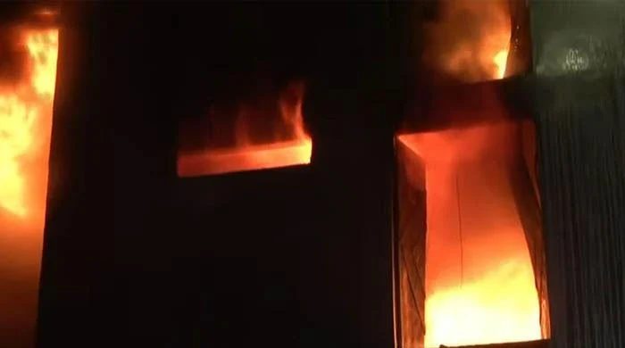 Huge fire breaks out at factory in Karachi’s Landhi