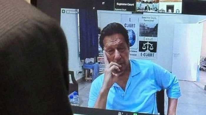 Eye specialists to treat Imran at ‘specialised medical facility’: govt