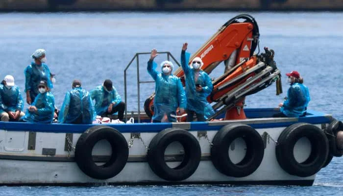 Evacuation of hantavirus-hit ship begins in Canary Islands