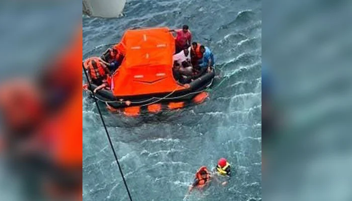 Navy rescues all 20 Pakistani crew members from sinking dhow: ISPR