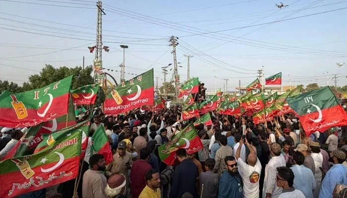 PTI decides to ‘postpone’ Islamabad long march till Oct 5