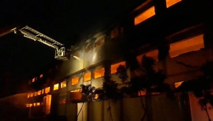 Major blaze at Karachi garment factory contained after four-hour firefighting